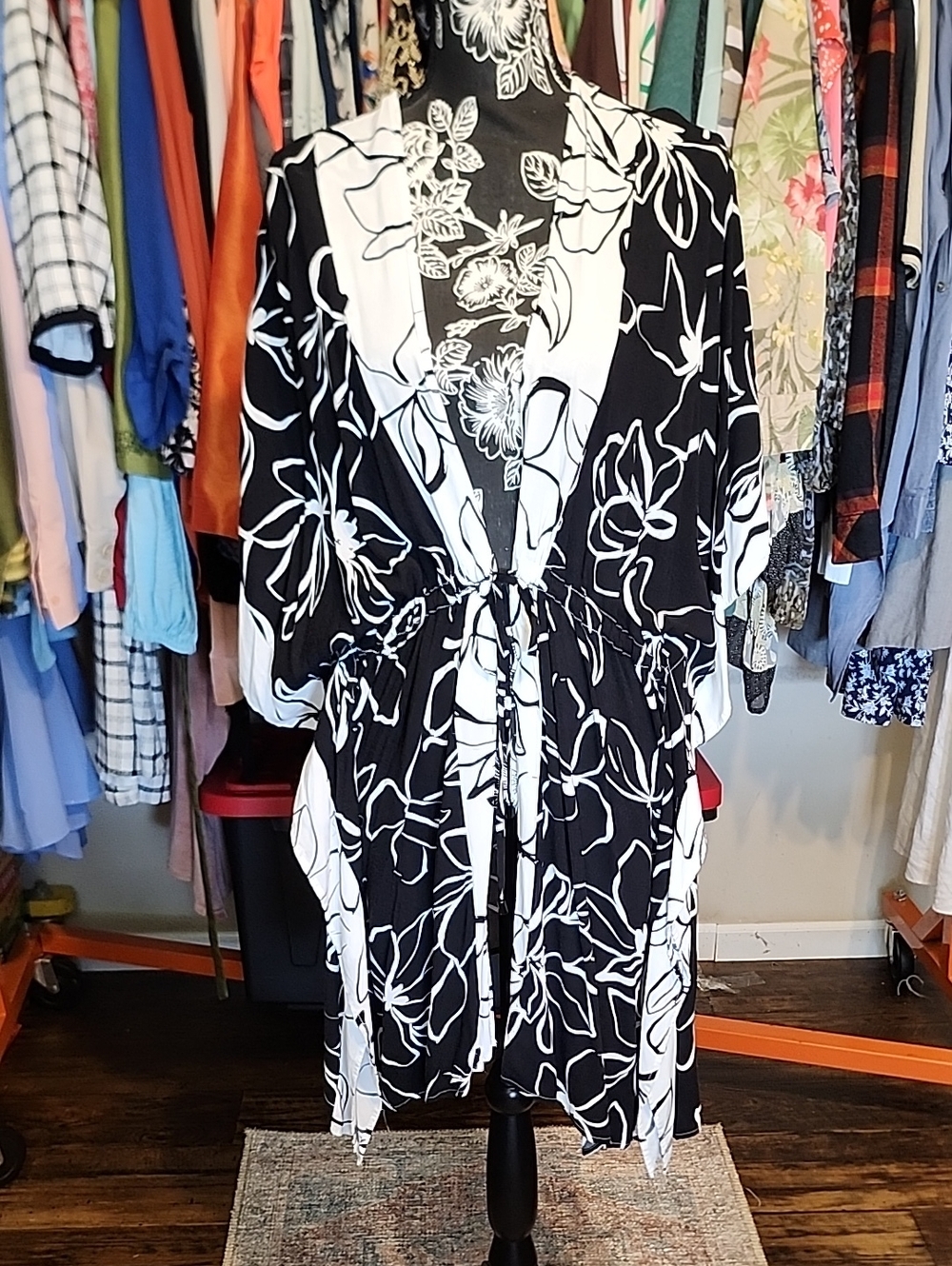 La Blanca Black and White Floral Kimono Robe